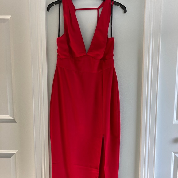 Sexy Red Plunging Halter Dress - Picture 2 of 5